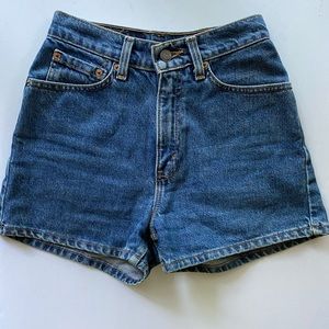 Vintage Levi’s 512 jean shorts size 24
